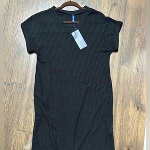 NWT Iwollence Black Waffle Short Sleeve Dress - Size Medium